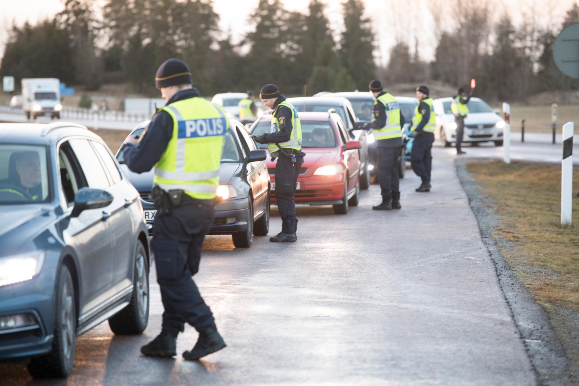 Polisen gör nykterhetskontroll på väg 55 mellan Enköping och Uppsala. Arkivbild.