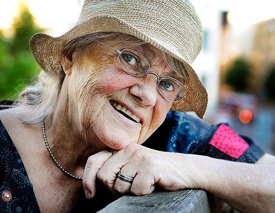 Grattis Deckarförfattaren Maj Sjöwall, 80 år i dag, växte upp i Stockholms legendariska Klarakvarter. I dag bor hon på Ven: ”Jag trivs som en prinsessa på en tårta.”