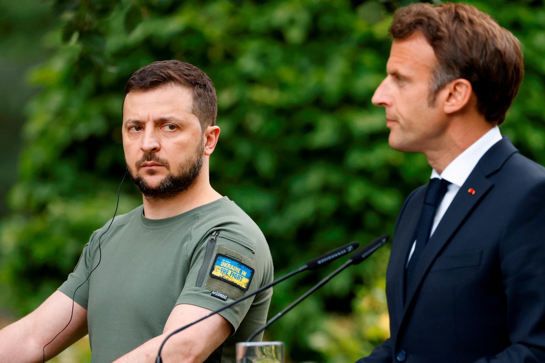President Zelenskyj under en pressträff med Frankrikes president Emmanuel Macron. 