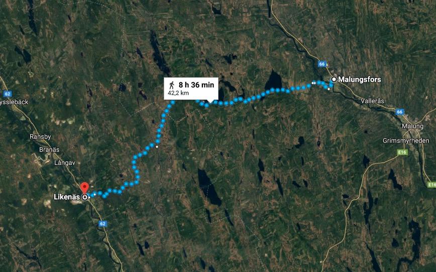 Det är drygt 40 kilometer mellan Malungsfors och Likenäs. Länsgränsen går mittemellan.