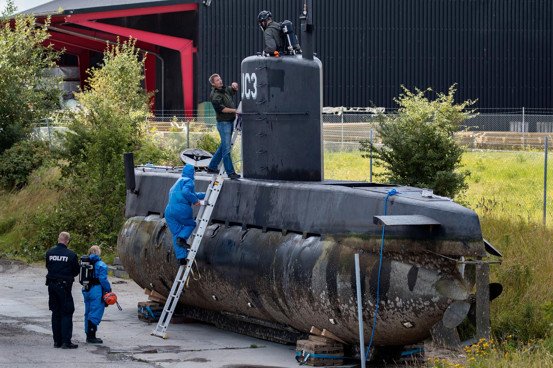 Peter Madsens ubåt undersöks.
