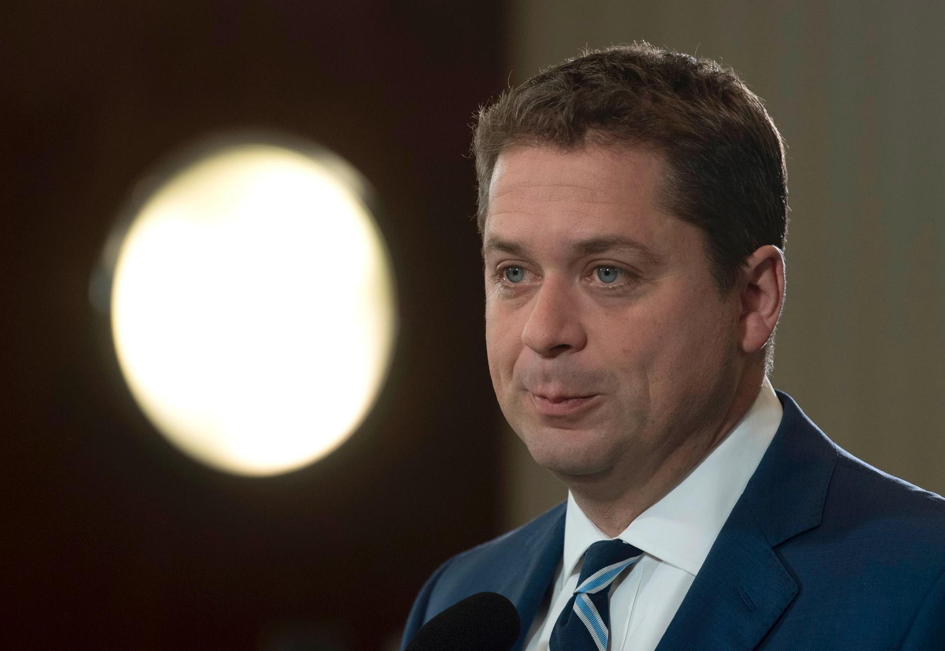 Konservativa oppositionsledaren Andrew Scheer, 40, utmanar Justin Trudeau. 