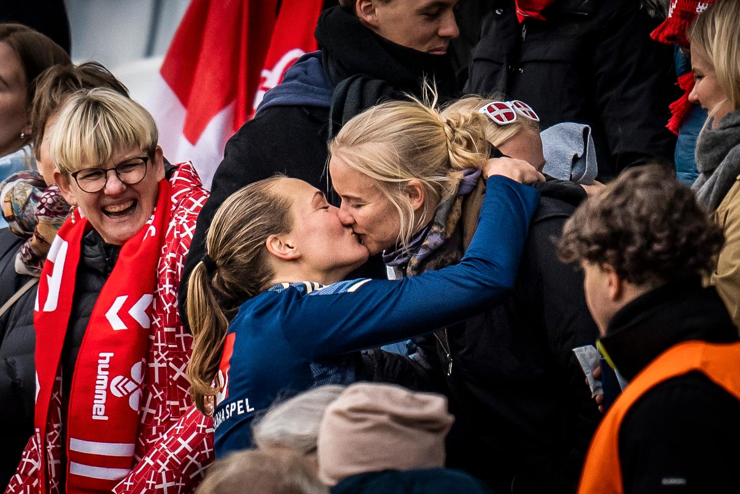 Magdalena Eriksson och Pernille Harder under VM 2023. 