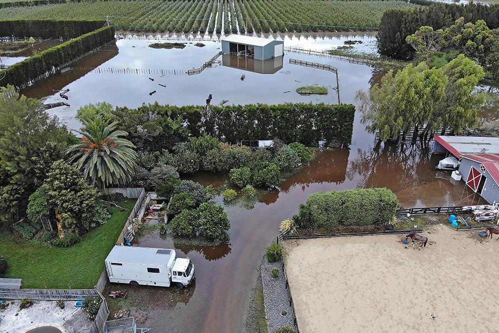 Stora områden i delar av Nya Zeeland är översvämmade efter cyklonen Gabrielles framfart.  