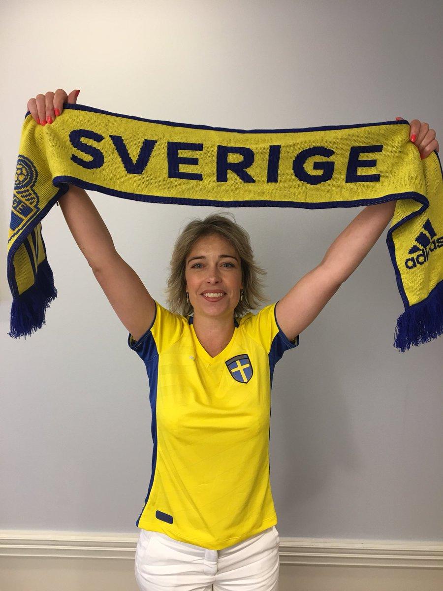 Idrottsminister Annika Strandhäll la upp en bild på sig själv i Sverigetröja – fick motta sexistisk hatstorm