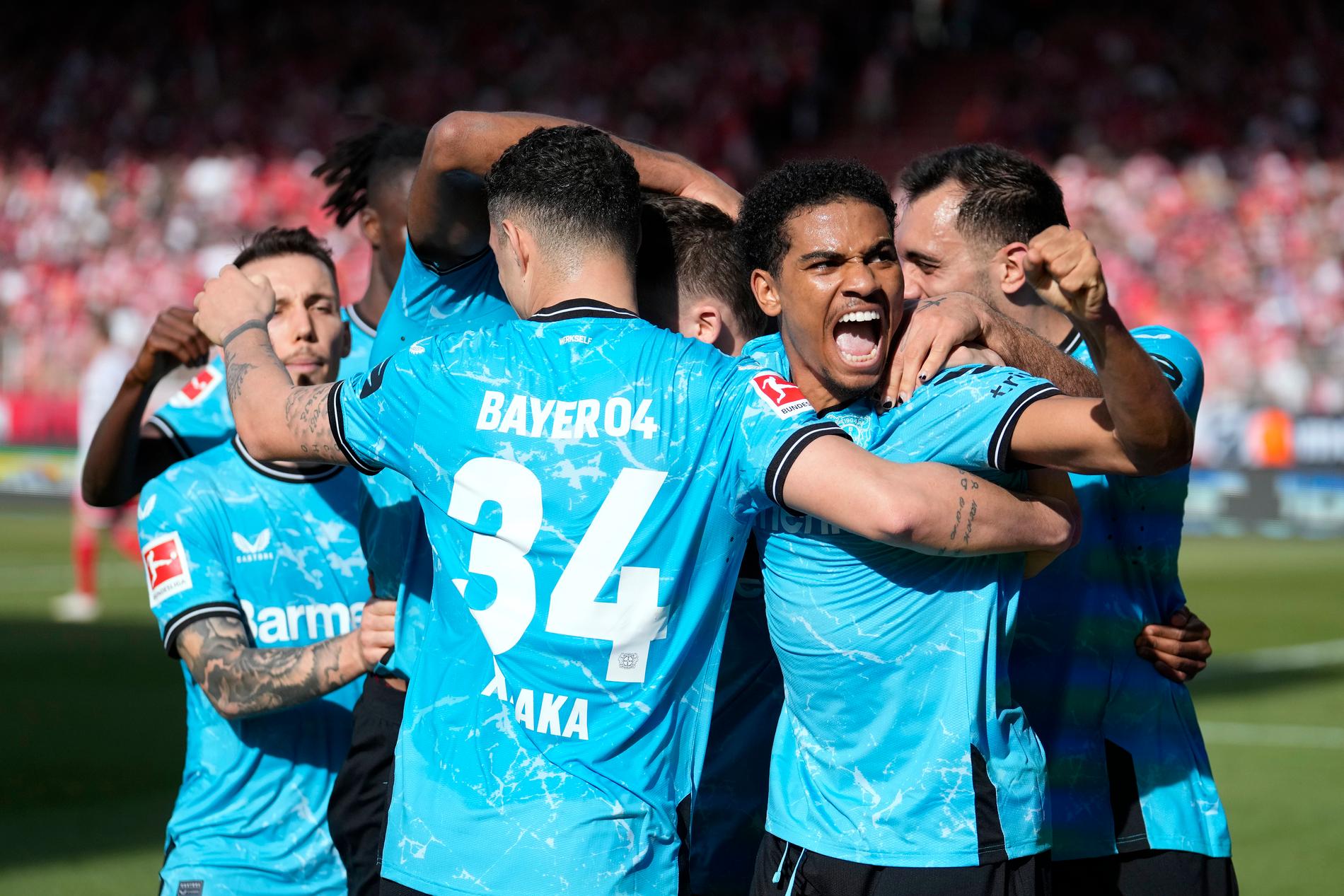 Leverkusen firar 1–0-målet borta mot Union Berlin.