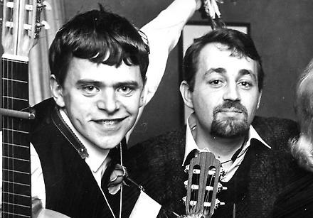 Fred Åkerström tillsammans med kollegan  och rivalen Cornelis Vreeswijk 1966.
 Foto: AFTONBLADETS BILDARKIV