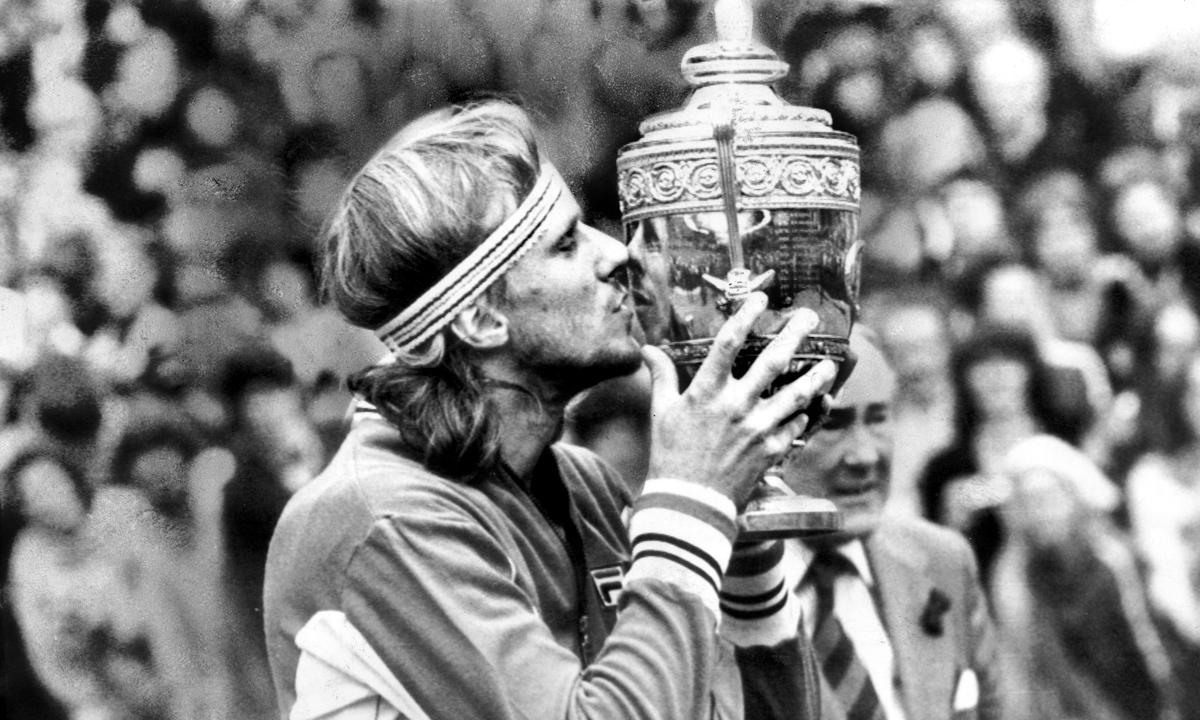 Borg lyfter Wimbledon-bucklan för tredje året i rad 1978.