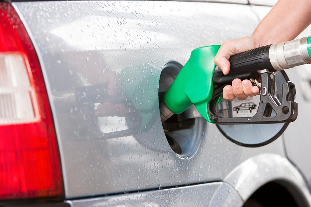 Nu höjs bensinpriset med 15 öre per liter.