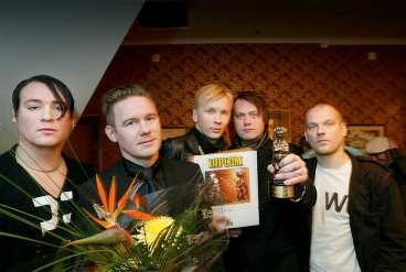 sveriges bästa grupp 2003 När Kent i går kväll tog emot Rockbjörnen för "Årets svenska grupp" klev de förbi Magnus Uggla i striden om flest björnar på hyllan.