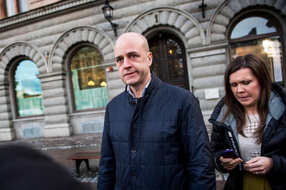 När Reinfeldt sa att svenskarna måste arbeta längre blev det ett fruktansvärt liv, menar Aftonbladets Peter Kadhammar.