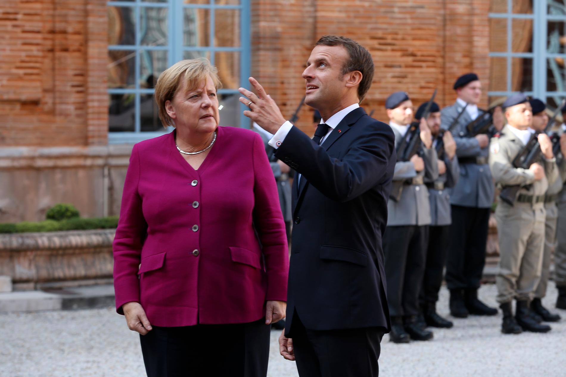 Frankrikes president Emmanuel Macron tog emot Tysklands förbundskansler Angela Merkel i den sydliga franska staden Toulouse på onsdagen.
