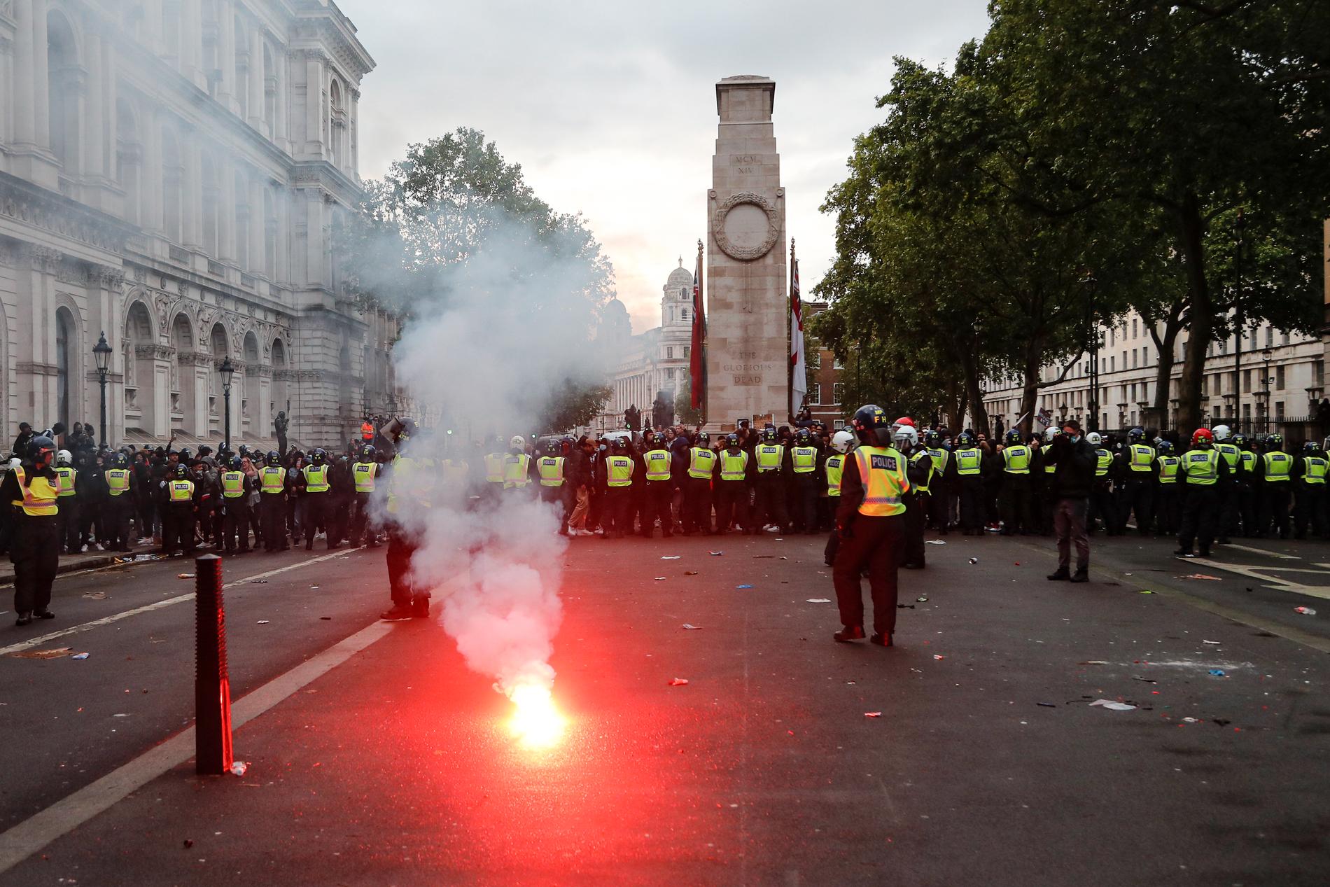 Protesterna i London blev stökiga fram mot kvällen.