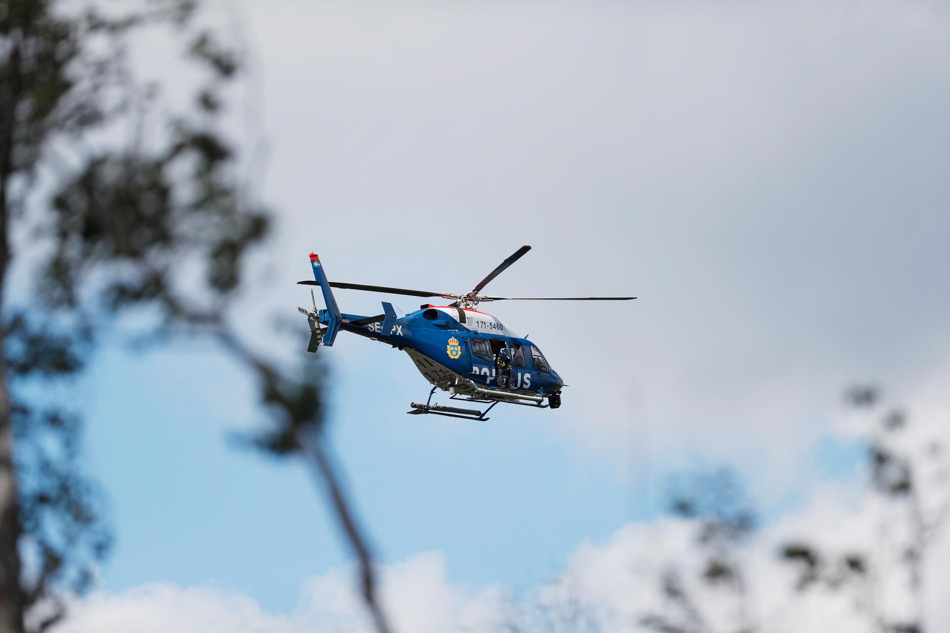 Vid 10-tiden kunde en helikopter få syn på Claire Wikholm i skogen. Då hade hon spenderat 20 timmar utomhus, med regn och tolv grader.