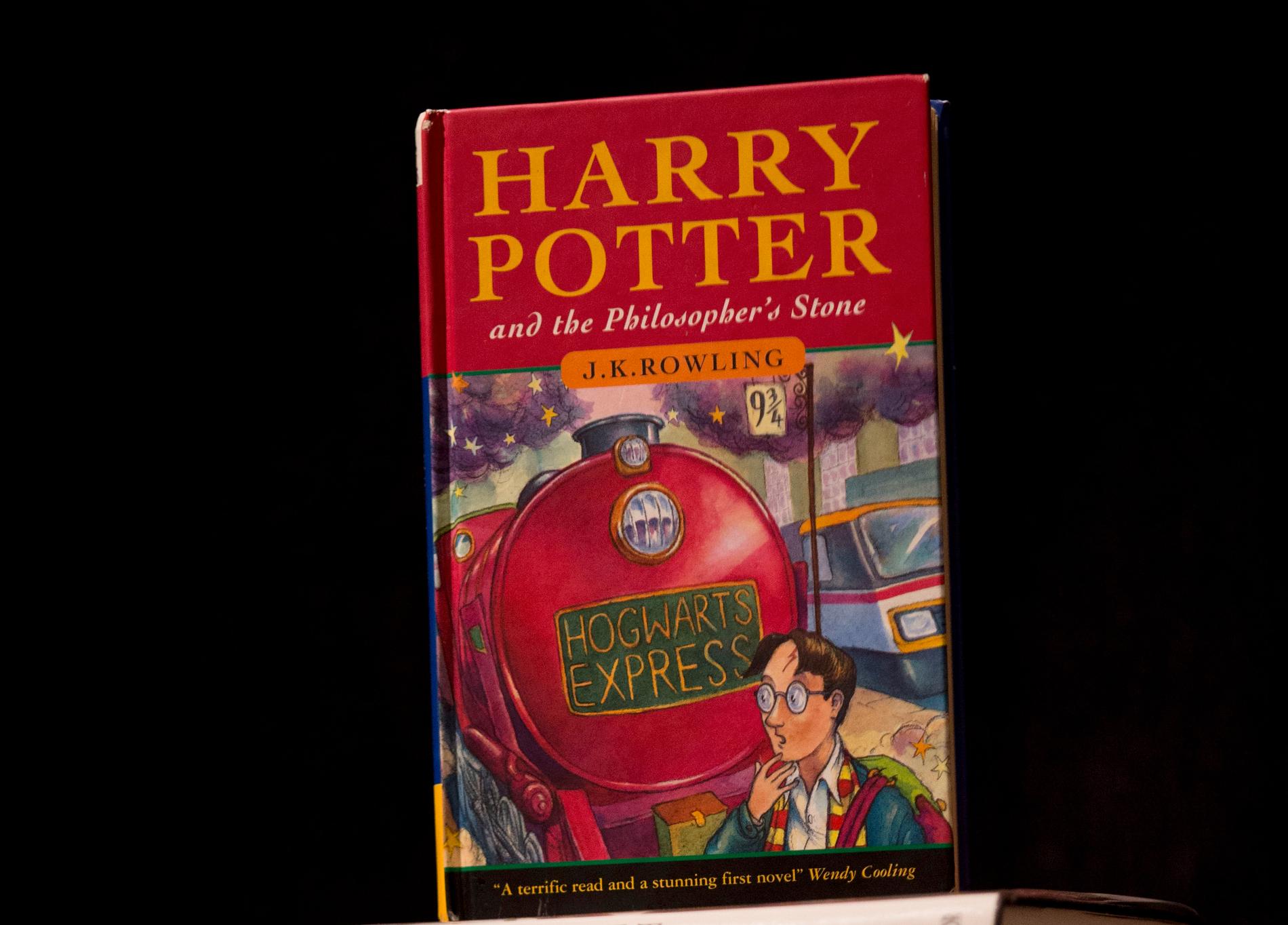 Flera Harry Potter-böcker i förstaupplaga har nu sålts för många hundratusen kronor. Arkivbild.