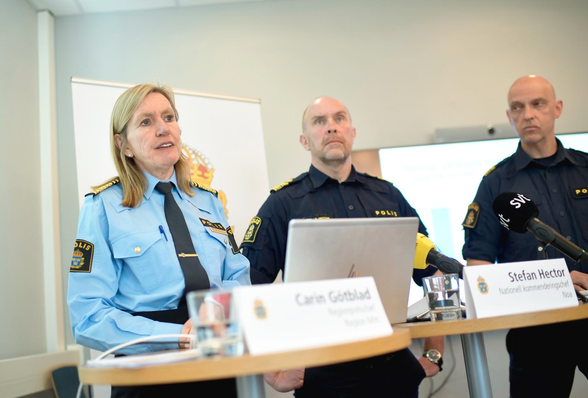 Carin Götblad, regionpolischef Mitt, Stefan Hector, nationell kommenderingschef för Rimfrost och Jale Poljarevius, regional kommenderingschef, presenterar hur Operation rimfrost fortsätter, med fokus på bland annat Uppsala.