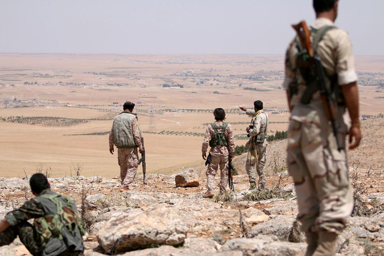 SDF-rebeller på väg mot Raqqa