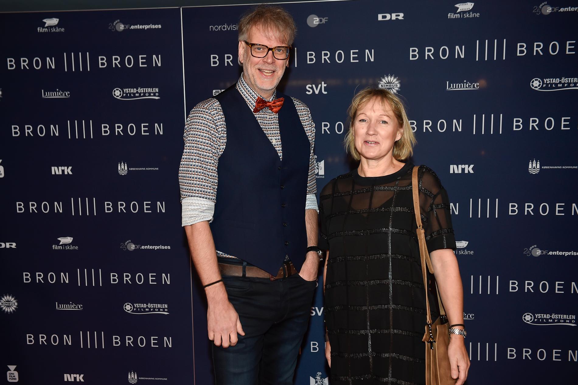 Hans Rosenfeldt och Camilla Ahlgren på galapremiären för fjärde säsongen av "Bron" 2017. Arkivbild.