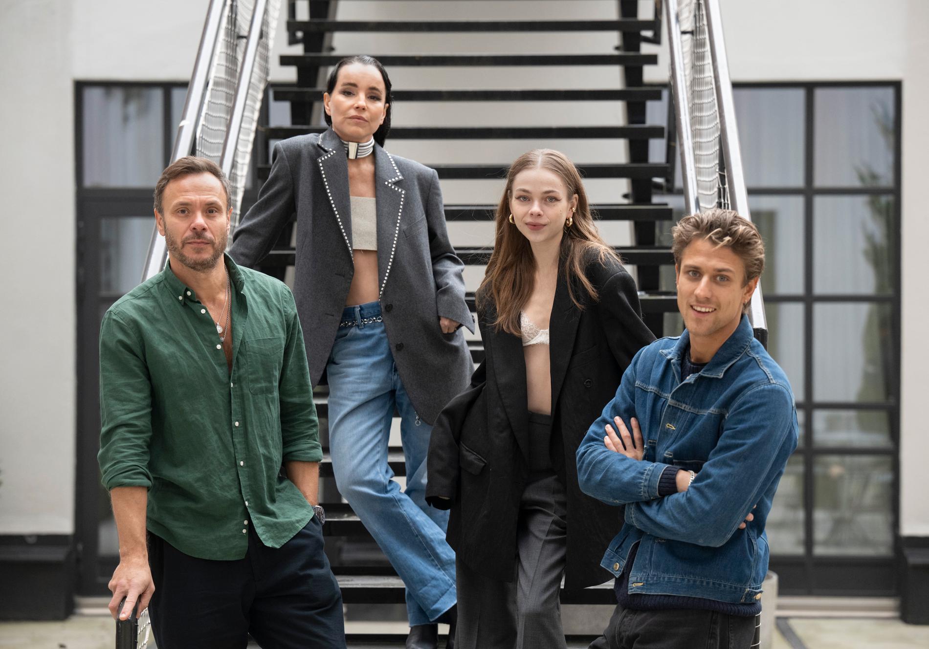 Björn Bengtsson, Lo Kauppi, Alex Karlsson Tyrefors och Christian Fandango Sundgren gör huvudrollerna i "En helt vanlig familj" på Netflix.
