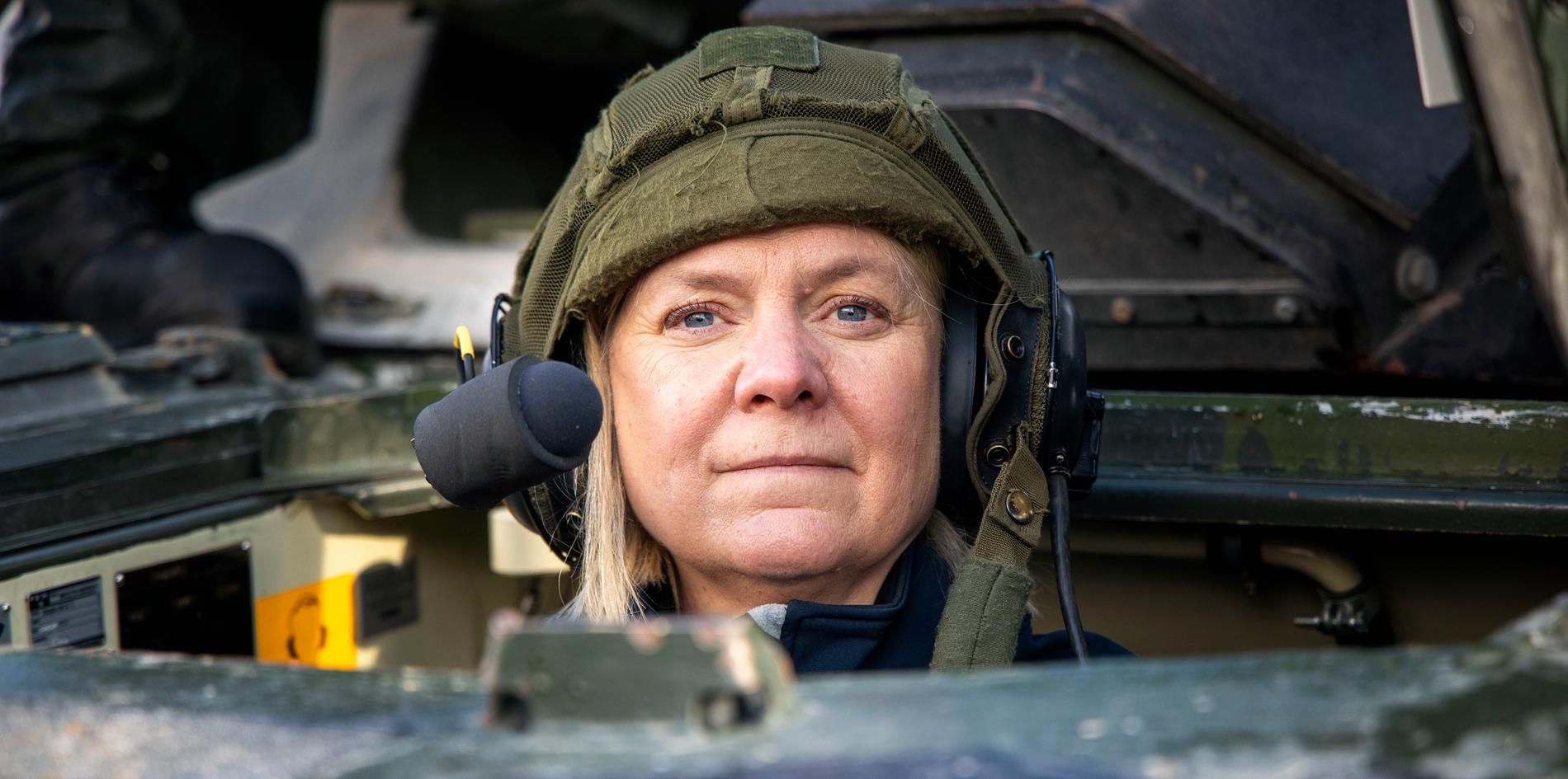 Magdalena Andersson bjöd med oppositionsledaren Ulf Kristersson (M) till Natos internationella militärövningen Cold Response 2022 i Norge i måndags.