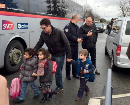 Skol och dagisbarn evakueras
