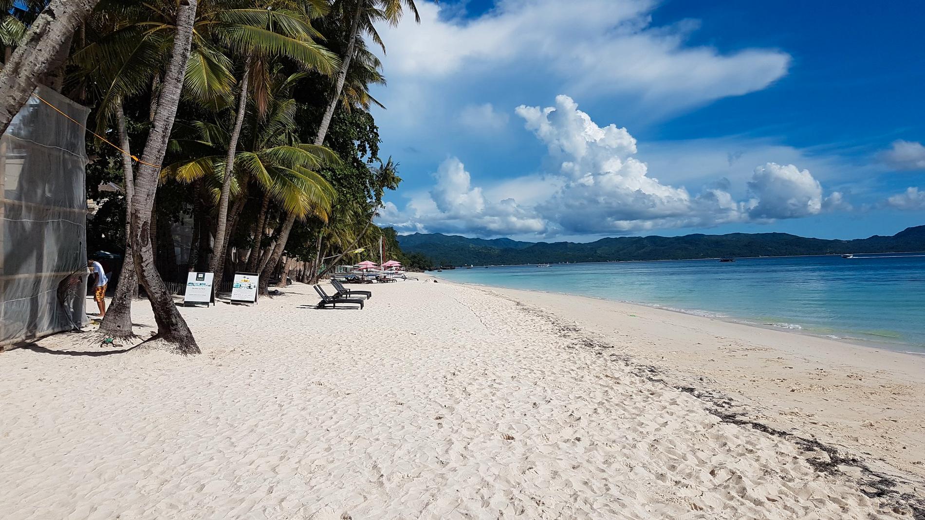 White Beach på Boracay har ett riktigt passande namn. 