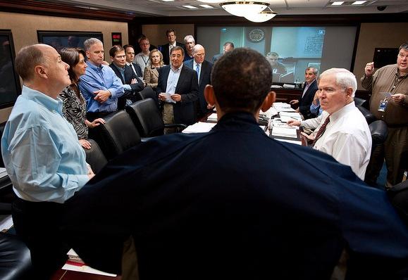 Obama leder mötet i Situation Room i samband med anfallet mot bin Ladin.