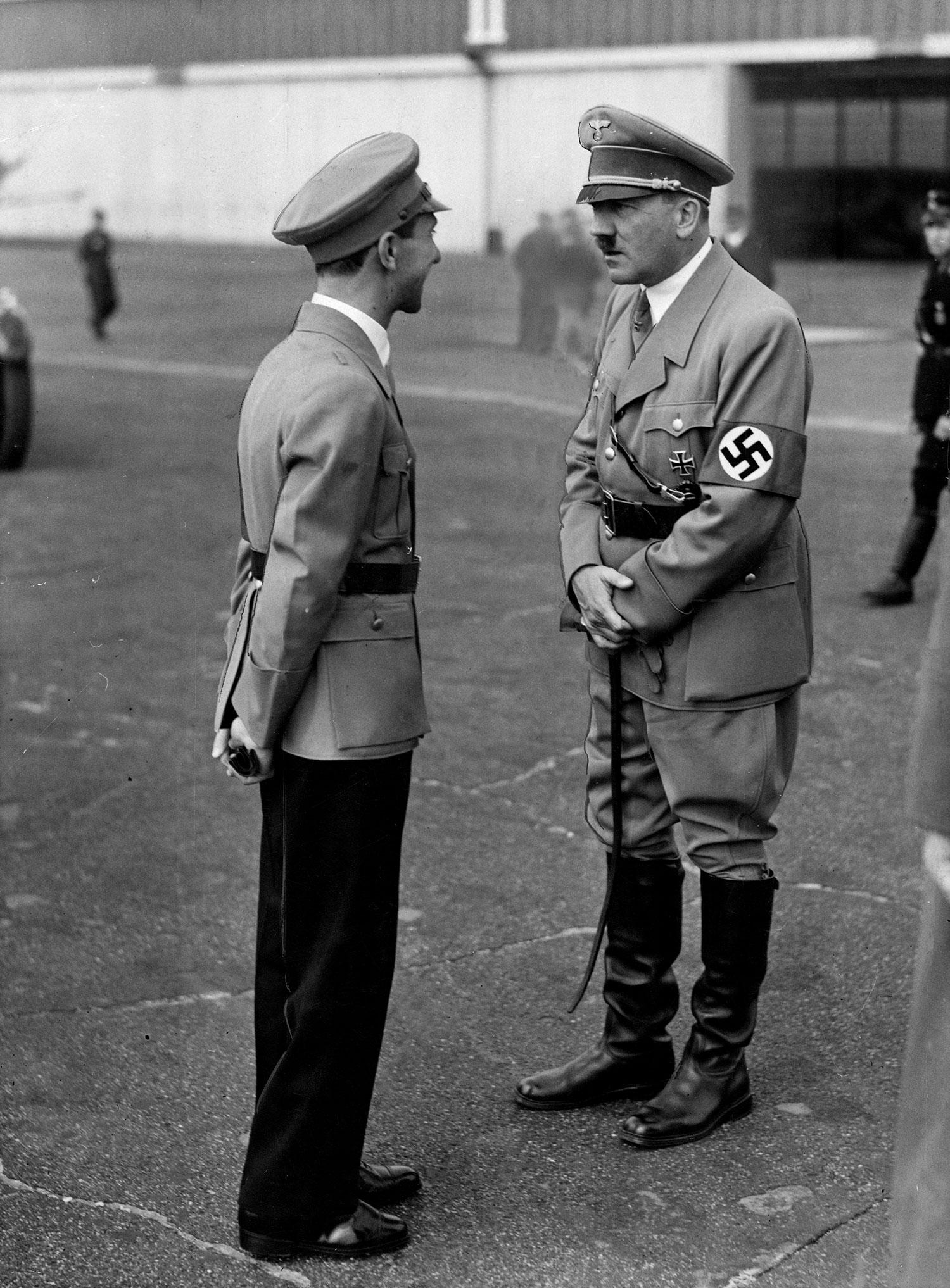 Joseph Goebbels var propagandaminister i Nazityskland. Här tillsammans med Adolf Hitler.