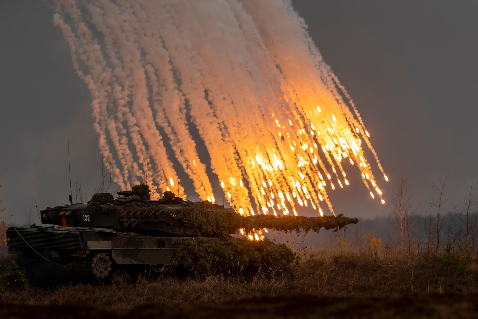 En tysk Leopard 2A6-stridsvagn under en Natoövning i Litauen 2022.