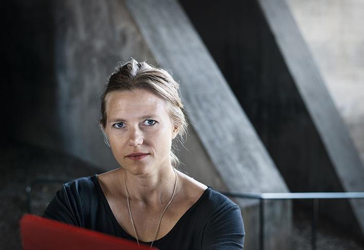 Malin Nord (f 1973) debuterade 2012 med ”Stilla havet”. ”Barmark” är hennes andra roman.