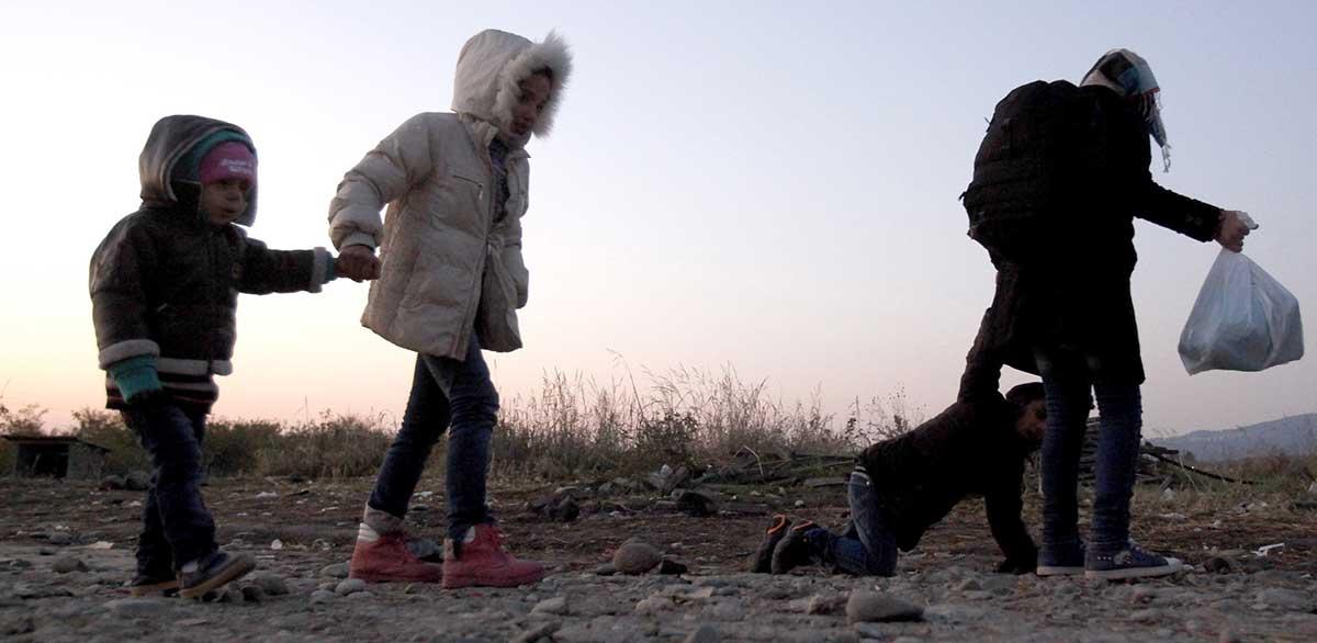 Barn på flykt genom Europa – här Makedonien.
