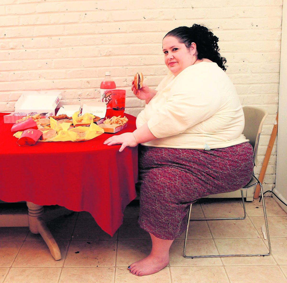 15 000 kalorier För att nå sin drömvikt stoppade Donna Simpson i sig mat motsvarande fem kilo pizza – varje dag.
