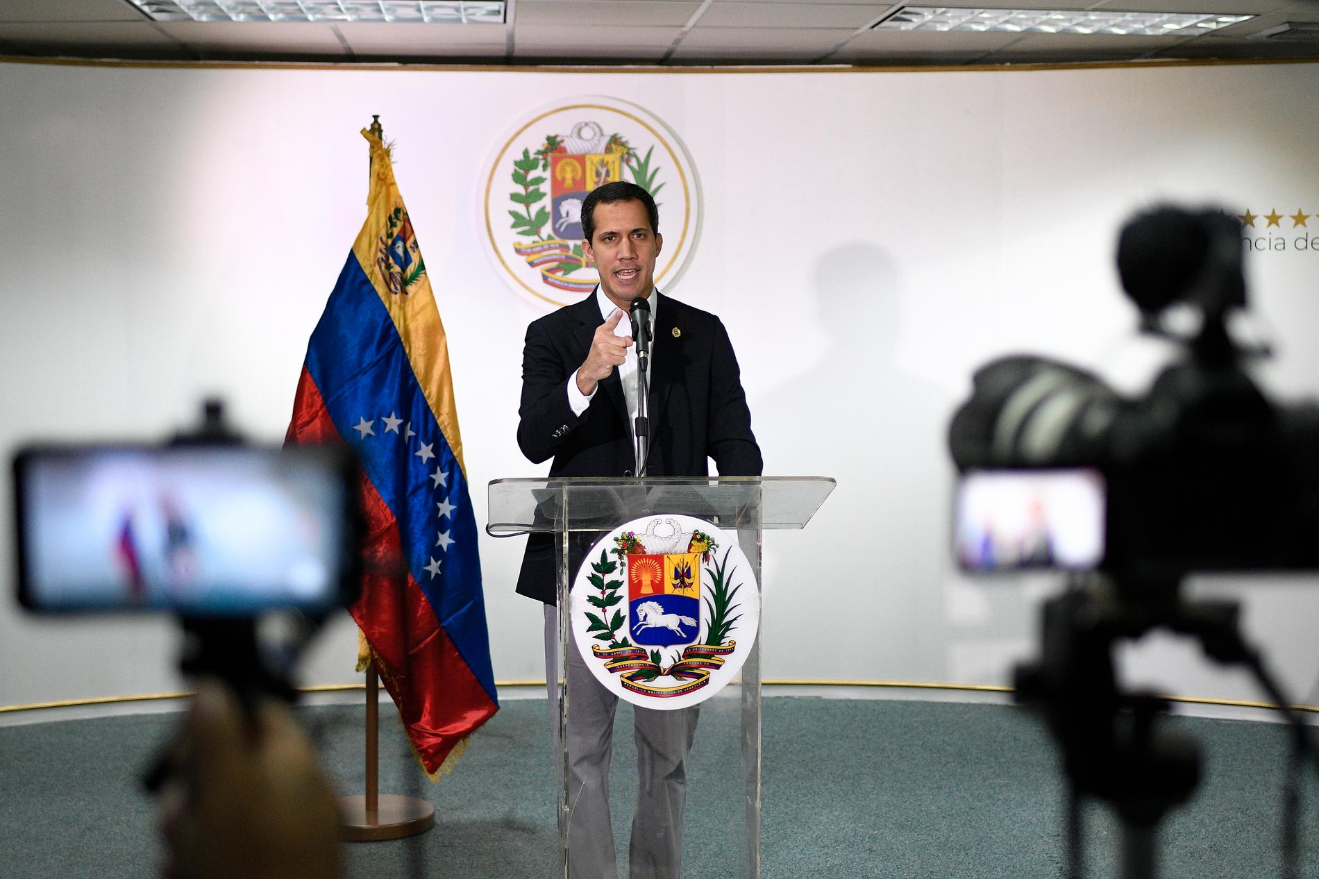 Den venezuelanske oppositionsledaren Juan Guaidó under sin presskonferens i Caracas i söndags.