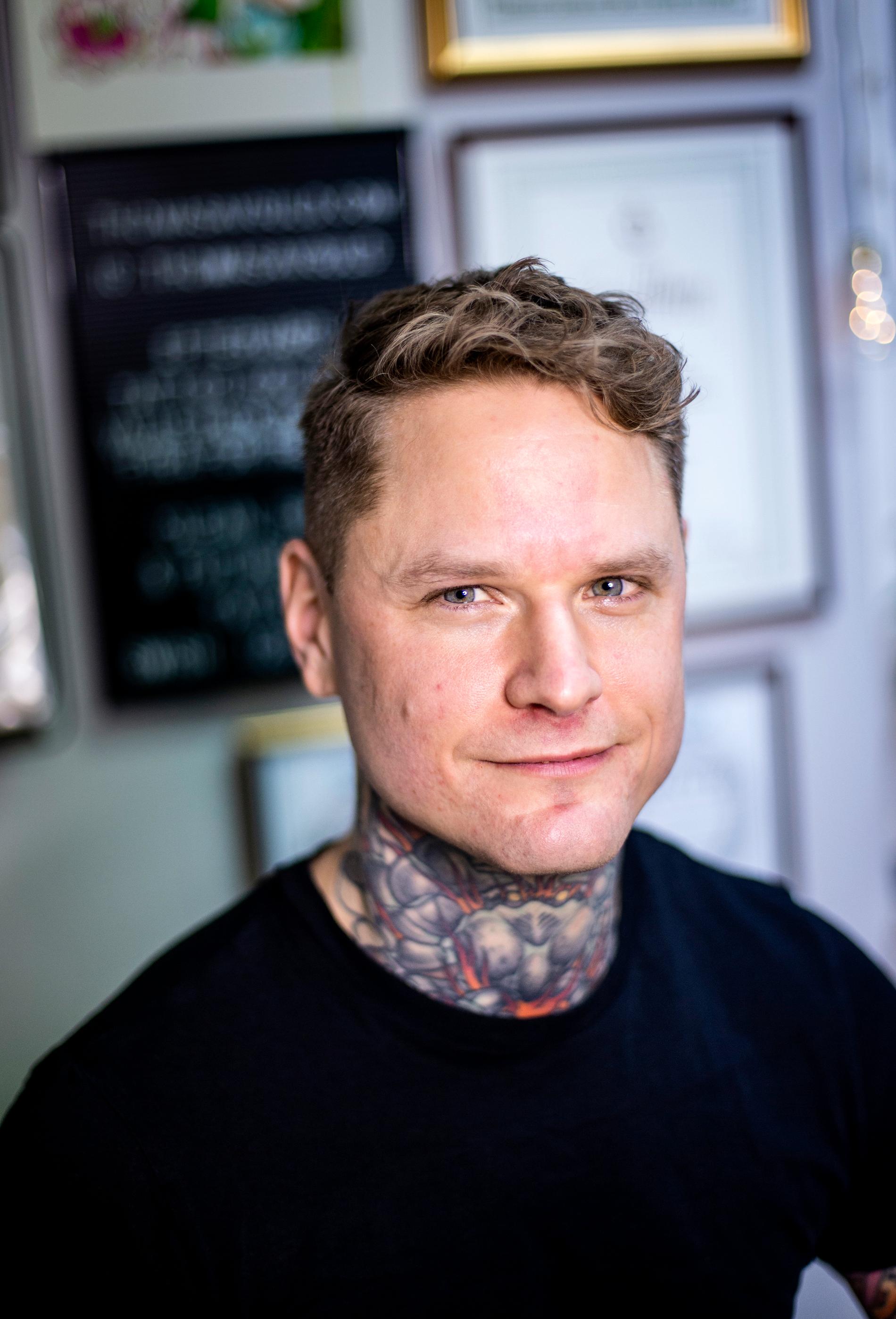 Thomas Rosén drev en egen tatueringsstudio i Malmö i nästan tio år, men arbetar nu i Stockholm.