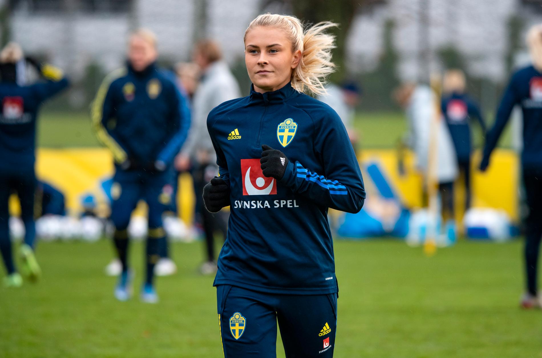 Amanda Nildén under söndagens träning i Malmö med A-landslaget i fotboll.