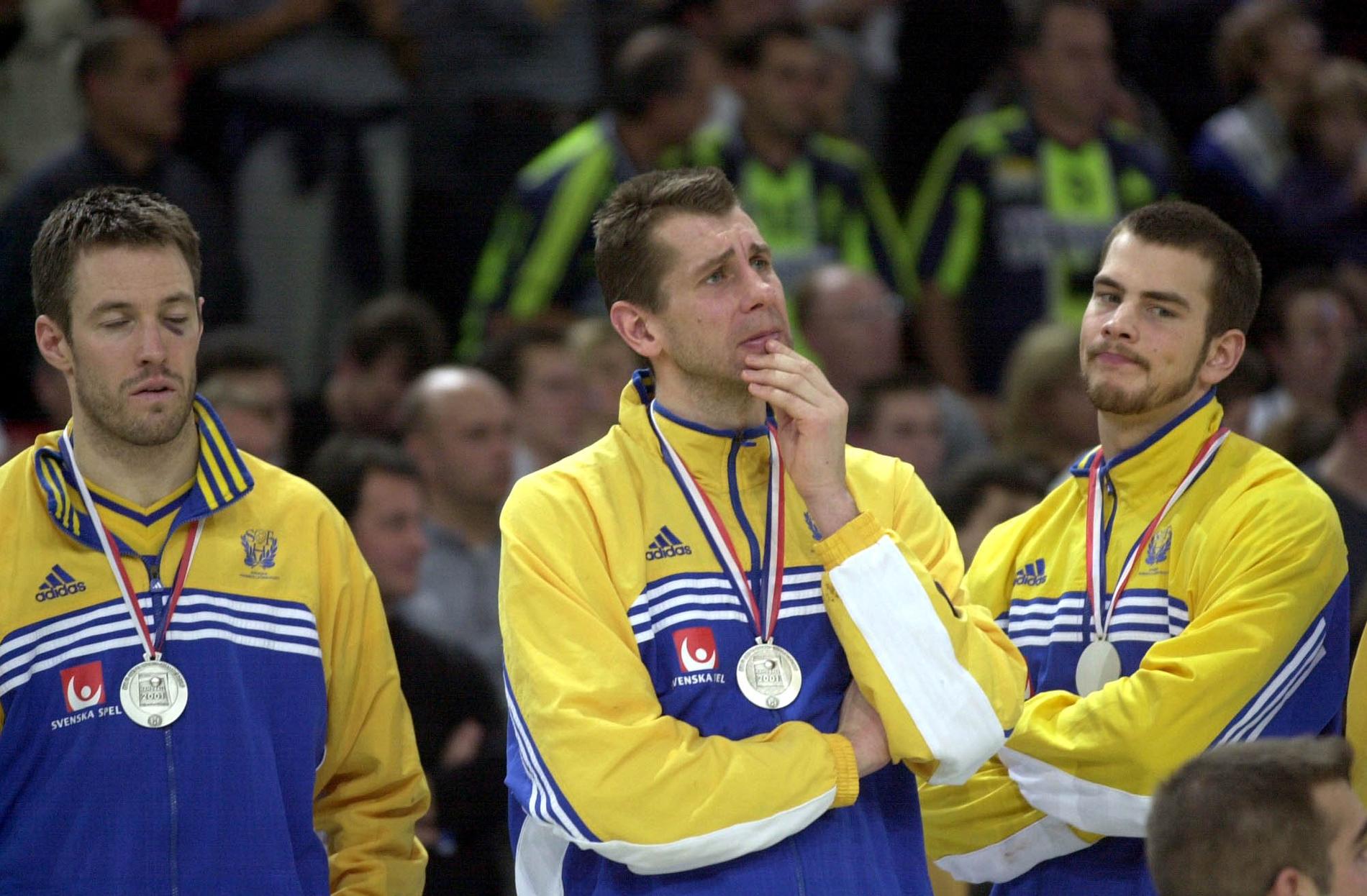 Martin Frändesjö, Magnus Wislander och Niclas Johansson efter VM-silvret 2001.