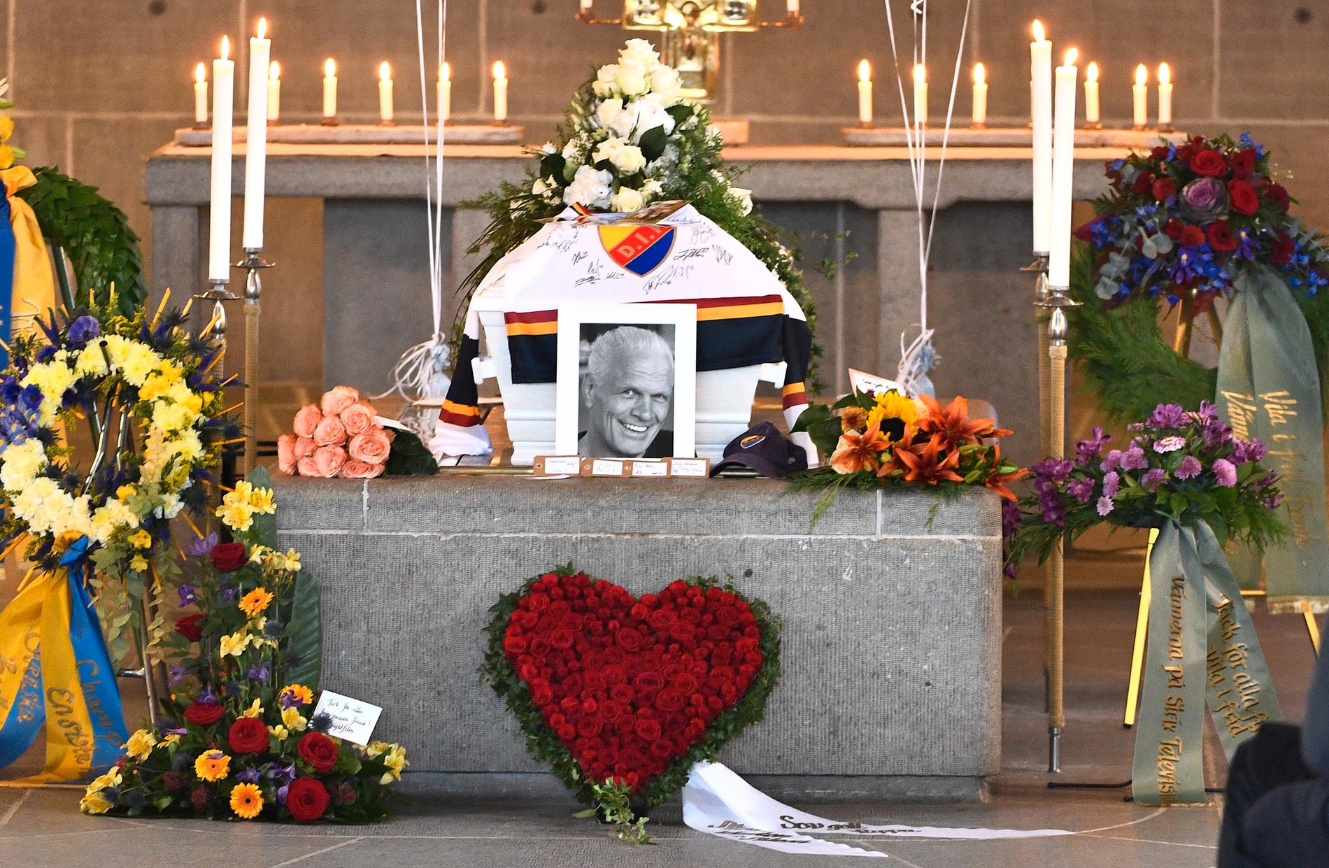 I tisdags hölls den första av två begravningsceremonier för Frank Andersson.