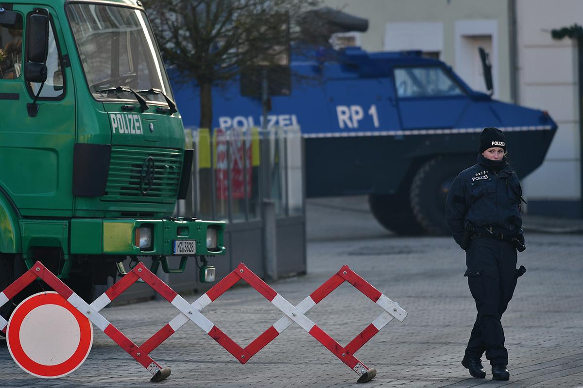 Terroristgruppen Old School Society planerade attacker mot flyktingförläggningar i Tyskland.