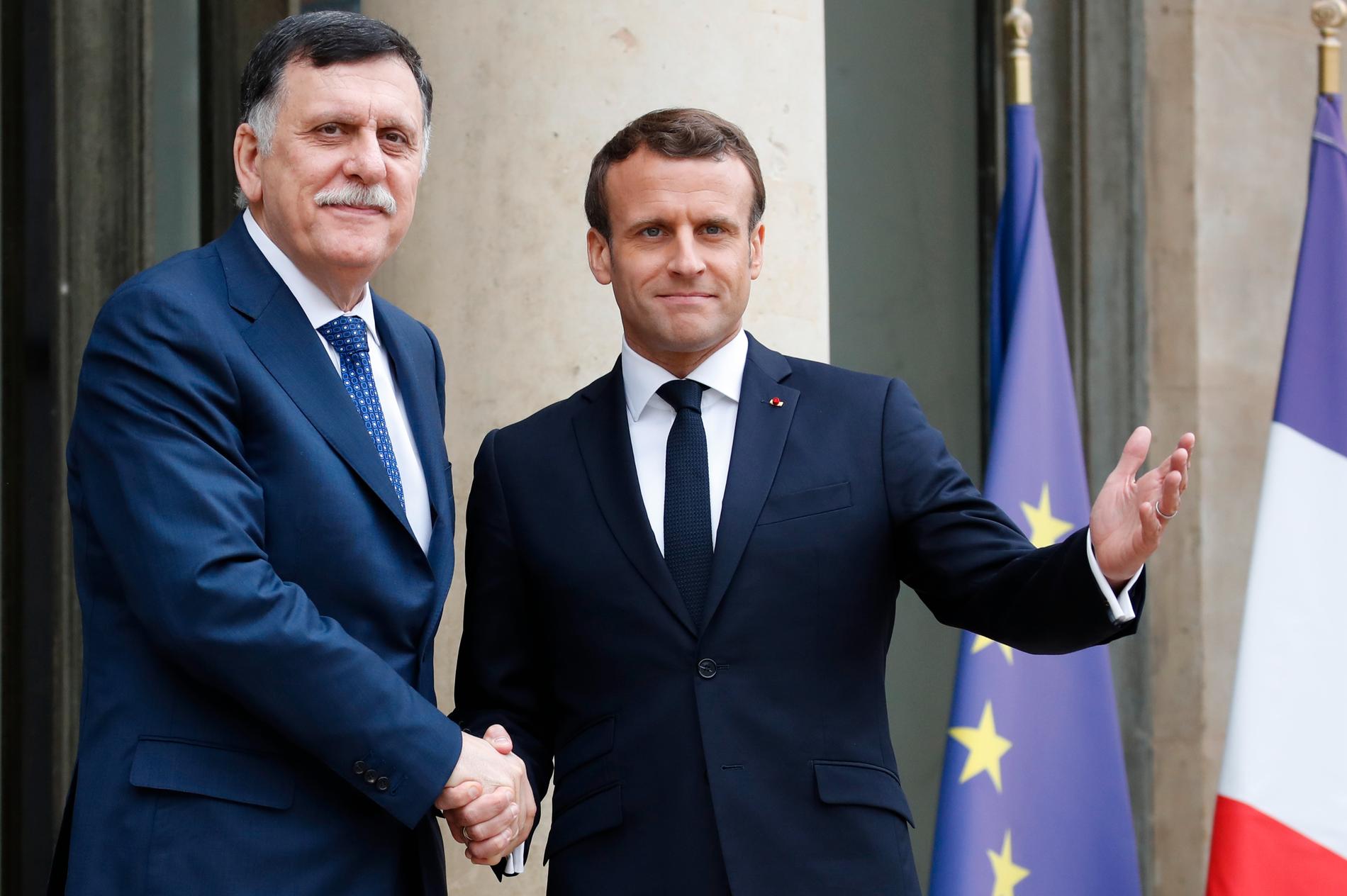 Frankrikes president Emmanuel Macron träffade premiärminister Fayez al-Sarraj från den internationellt erkända regeringen i Tripoli.