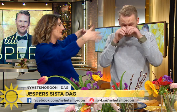 Jesper Börjesson i tårar under sista sändningen i Nyhetsmorgon med parhästen Soraya Lavasani.