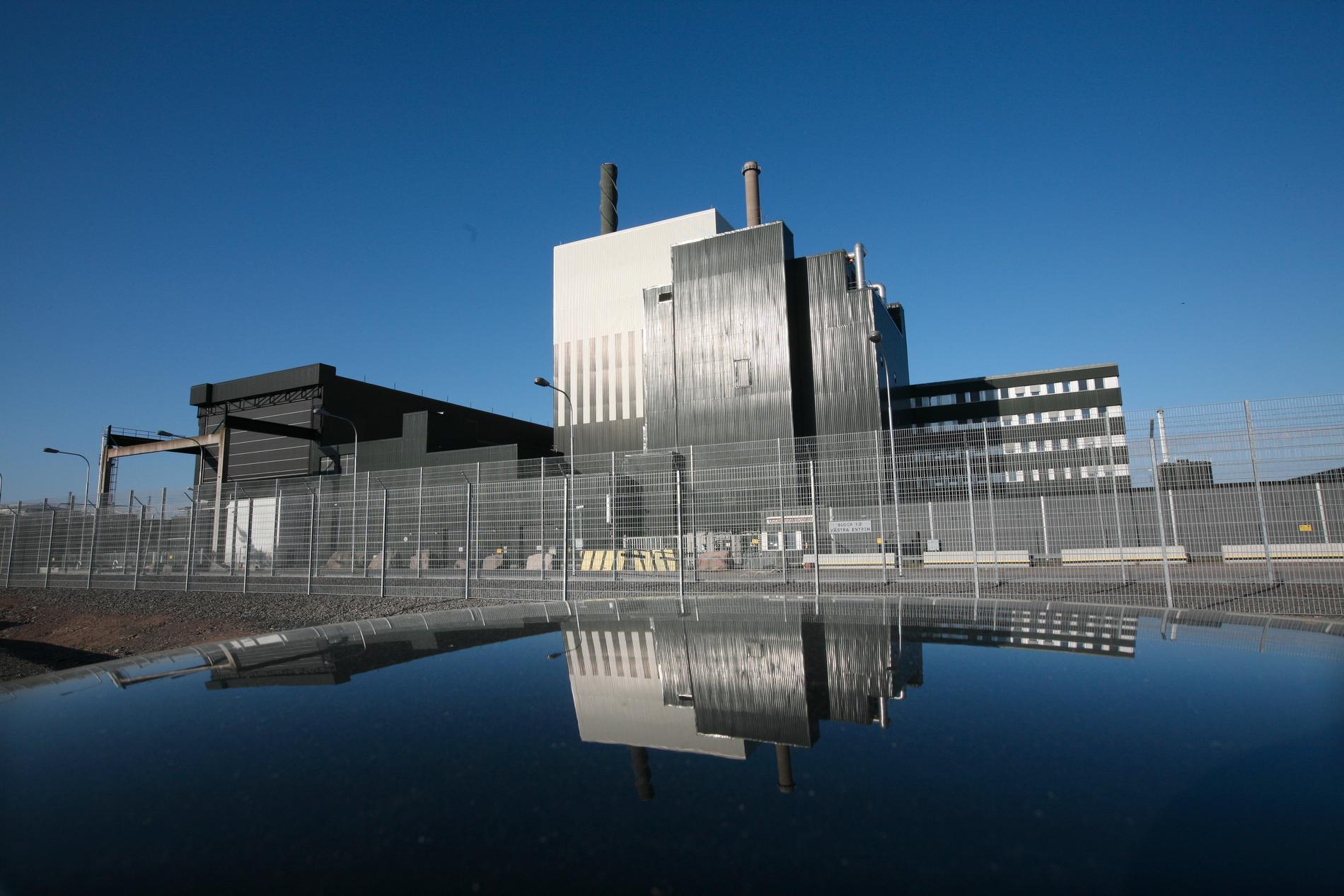 Förslaget om en ny forskningsreaktor vid Oskarshamns kärnkraftverk möts av reflexmässig kritik från bland annat MP, menar debattörerna.