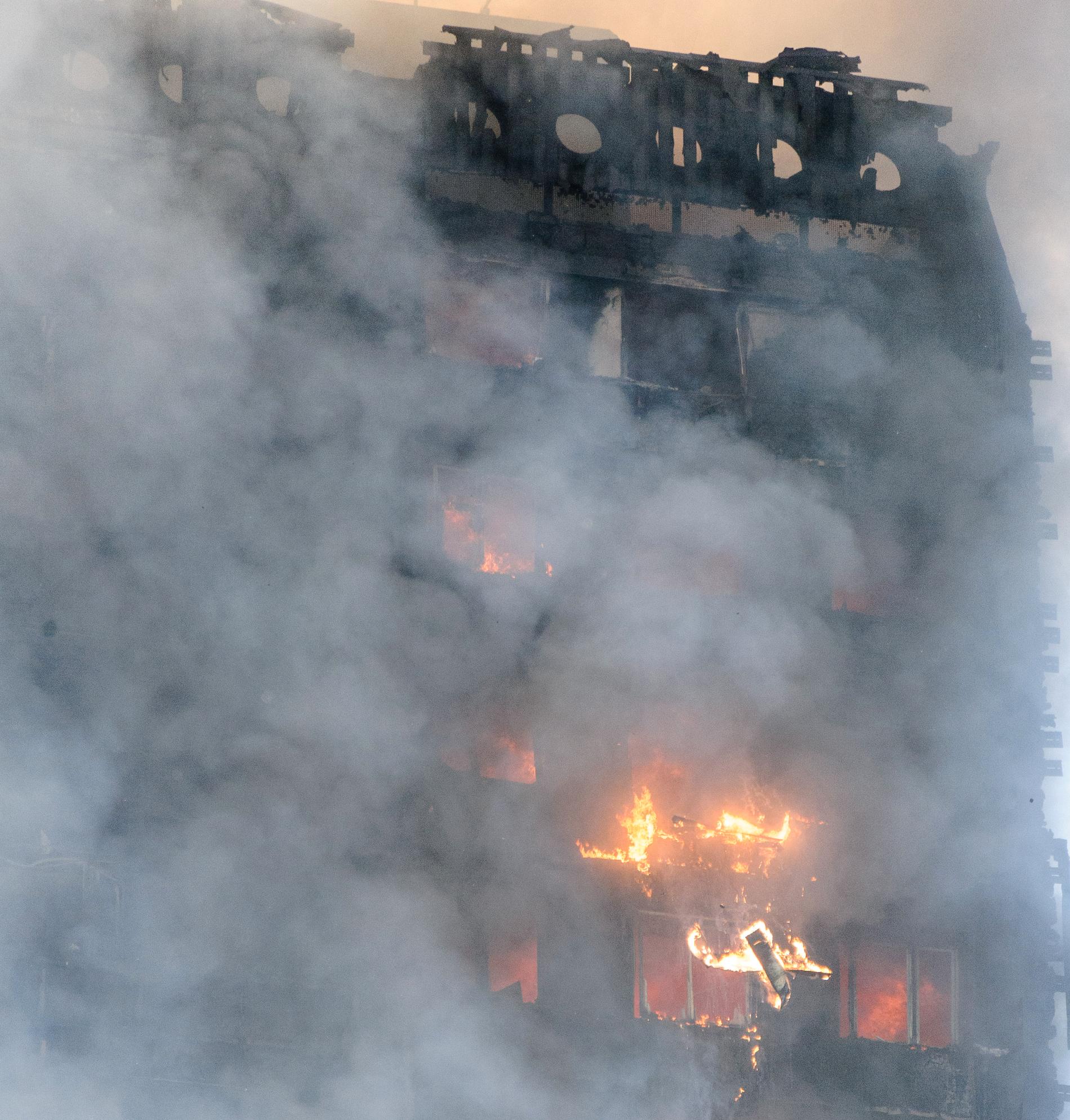 24-våningshuset Grenfell Tower brann som papper i juni 2017. Sjuttioen människor miste livet.
