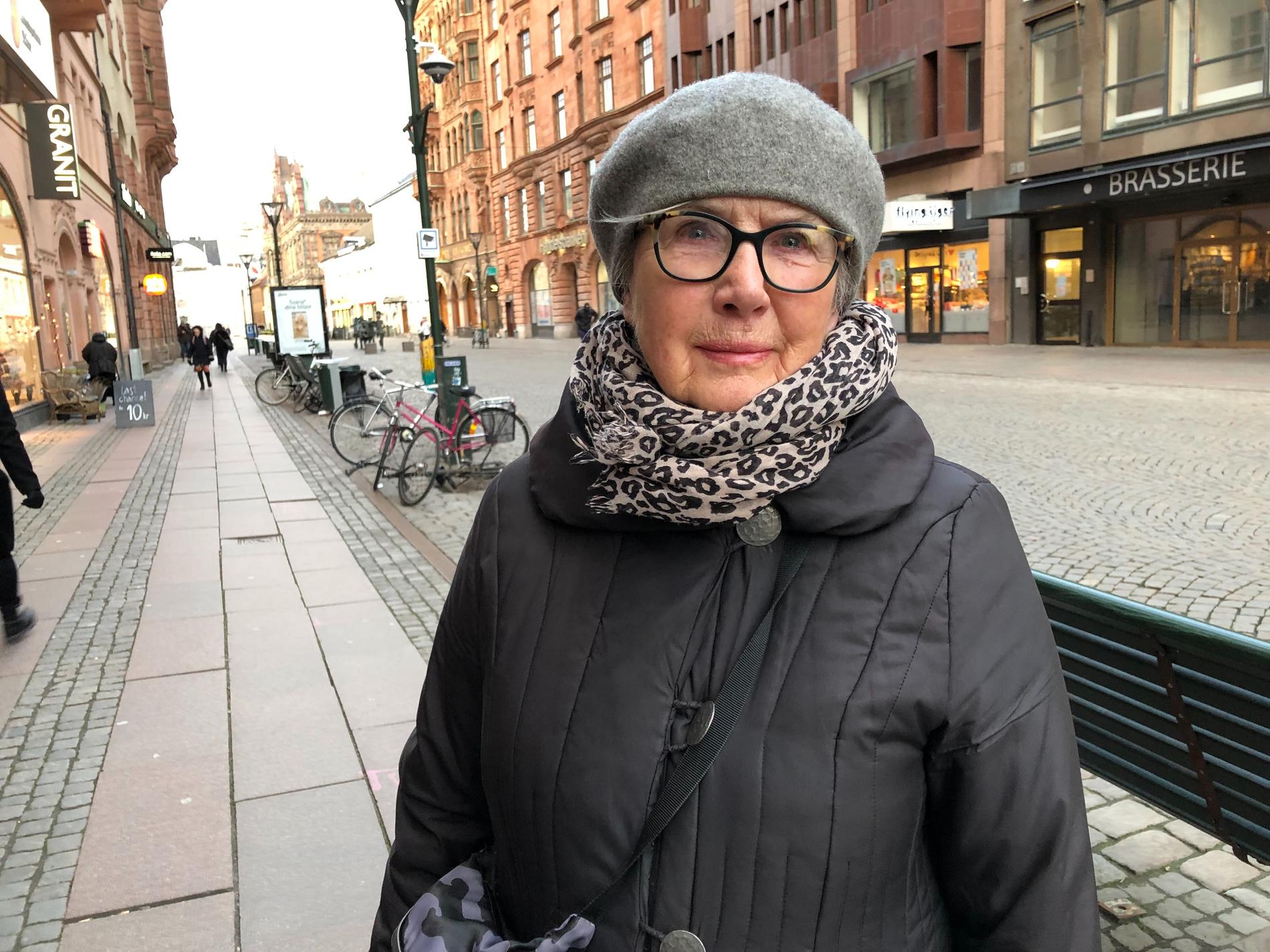 Gun-Britt Gustavsson är en av Malmöborna som anser att man måste visa mer hänsyn åt svanarna.