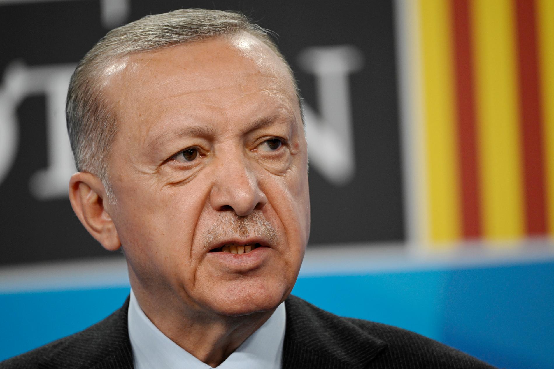 Turkiets president Erdogan hotas att strypa svenskt Nato-inträde.
