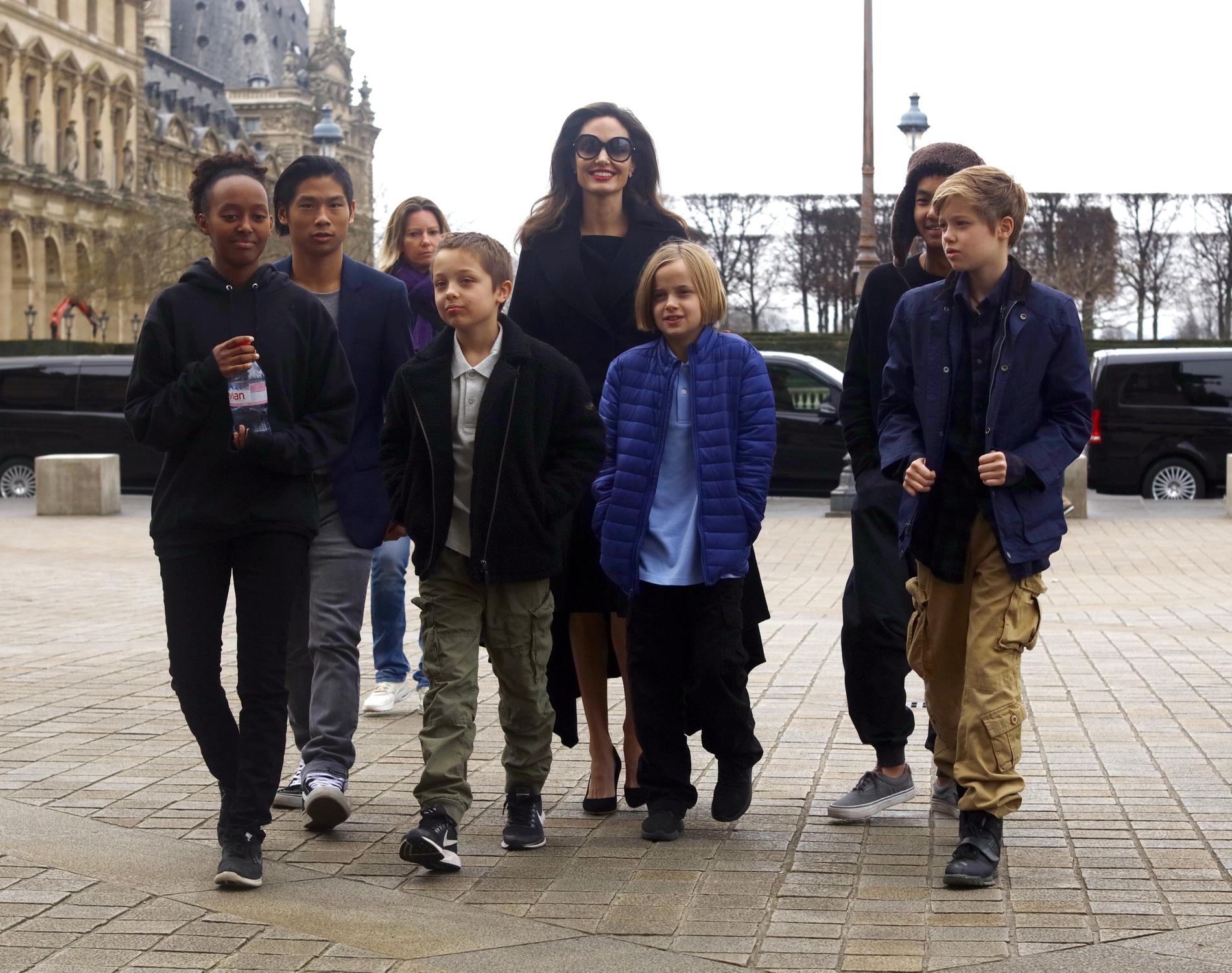 Angelina Jolie med barnen