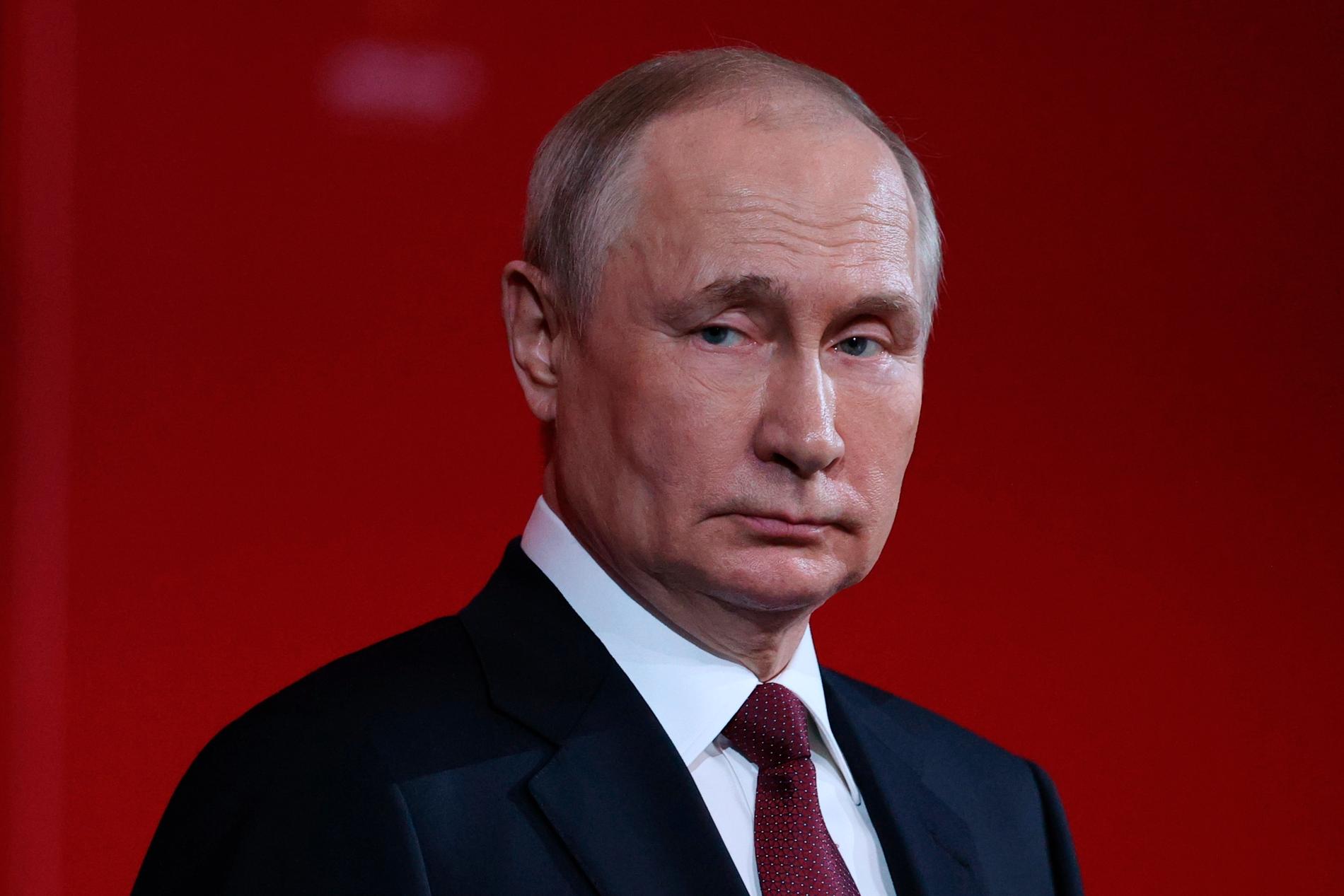 Vladimir Putins taktik kan fungera nu, men aldrig i långa loppet, skriver Peter Kadhammar.