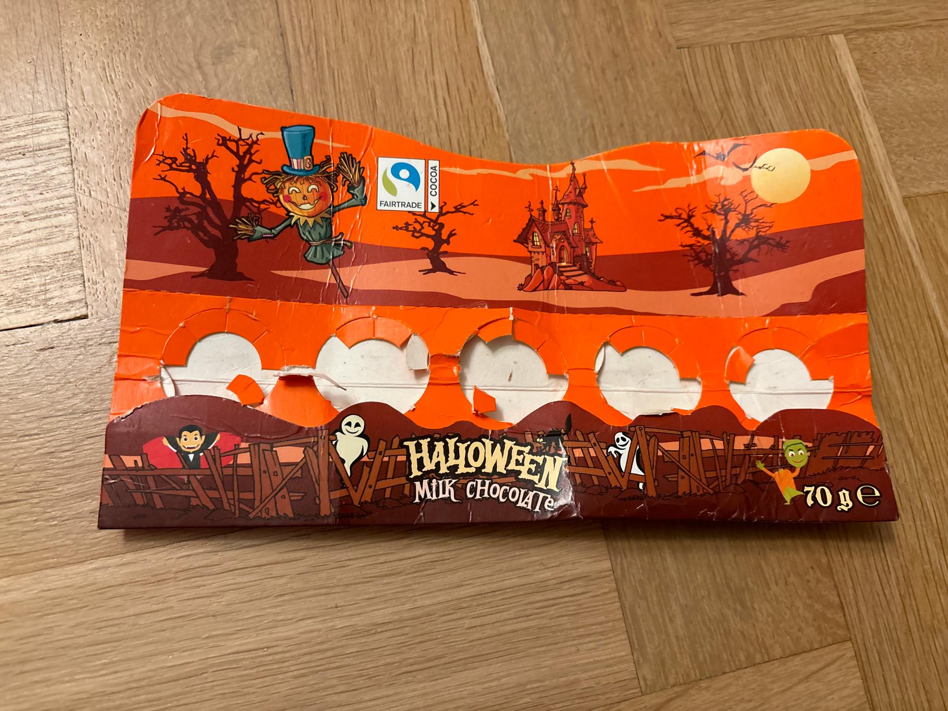 Fem chokladgubbar var uppätna när paketet kom fram.