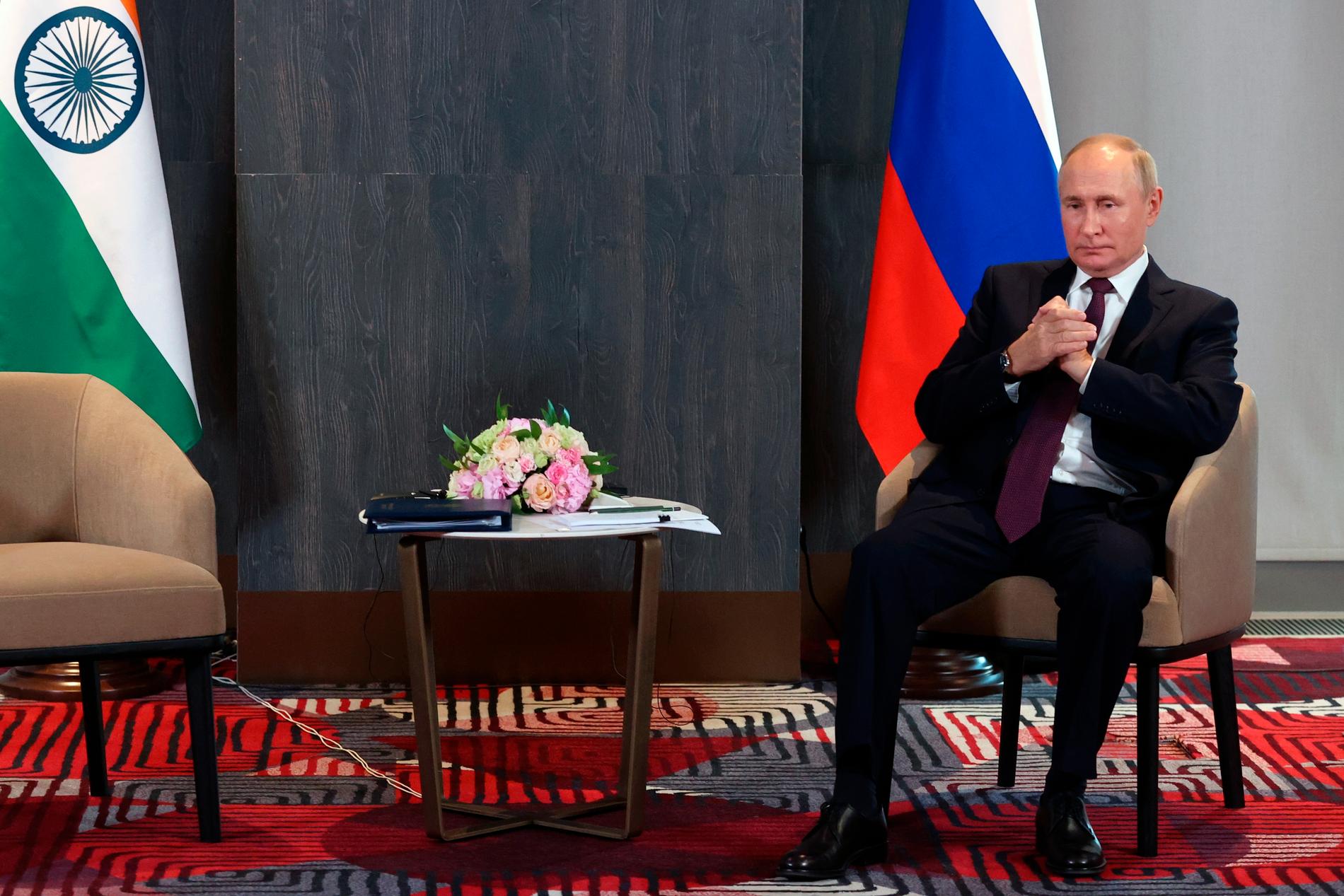 Putin får sitta ensam