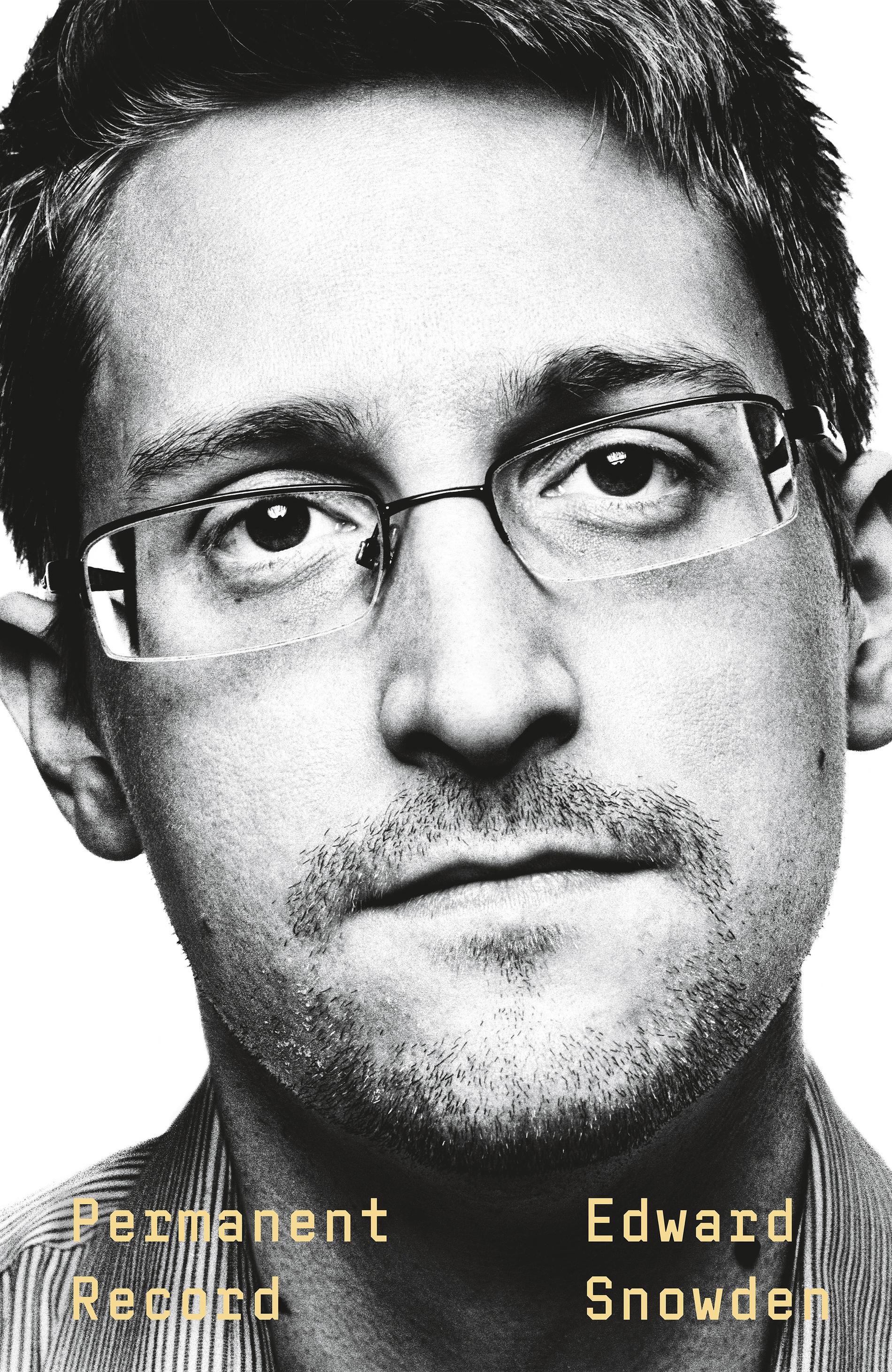 Kort efter att Edward Snowden släppt sin biografi "Permanent Record" (svensk titel "I allmänhetens tjänst") stämde USA honom.