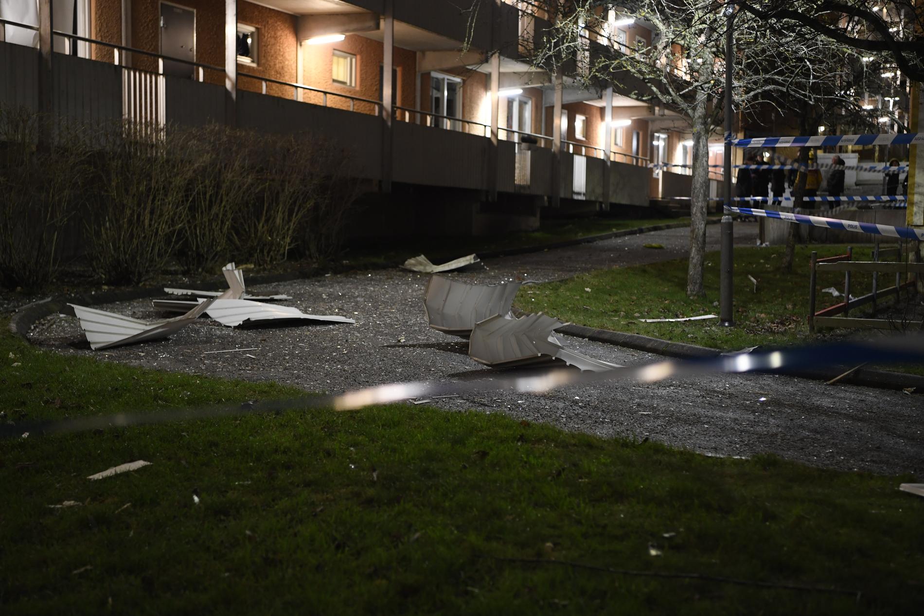 Boende i Husby vaknade av explosionen i Kista. Minuter senare small det även i deras bostadsområde. Bilden är tagen vid explosionen i Kista. 